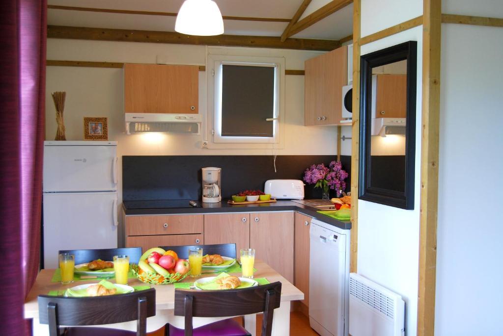 Lagrange Grand Bleu Vacances - Residence Port Lalande Castelmoron-sur-Lot Zimmer foto