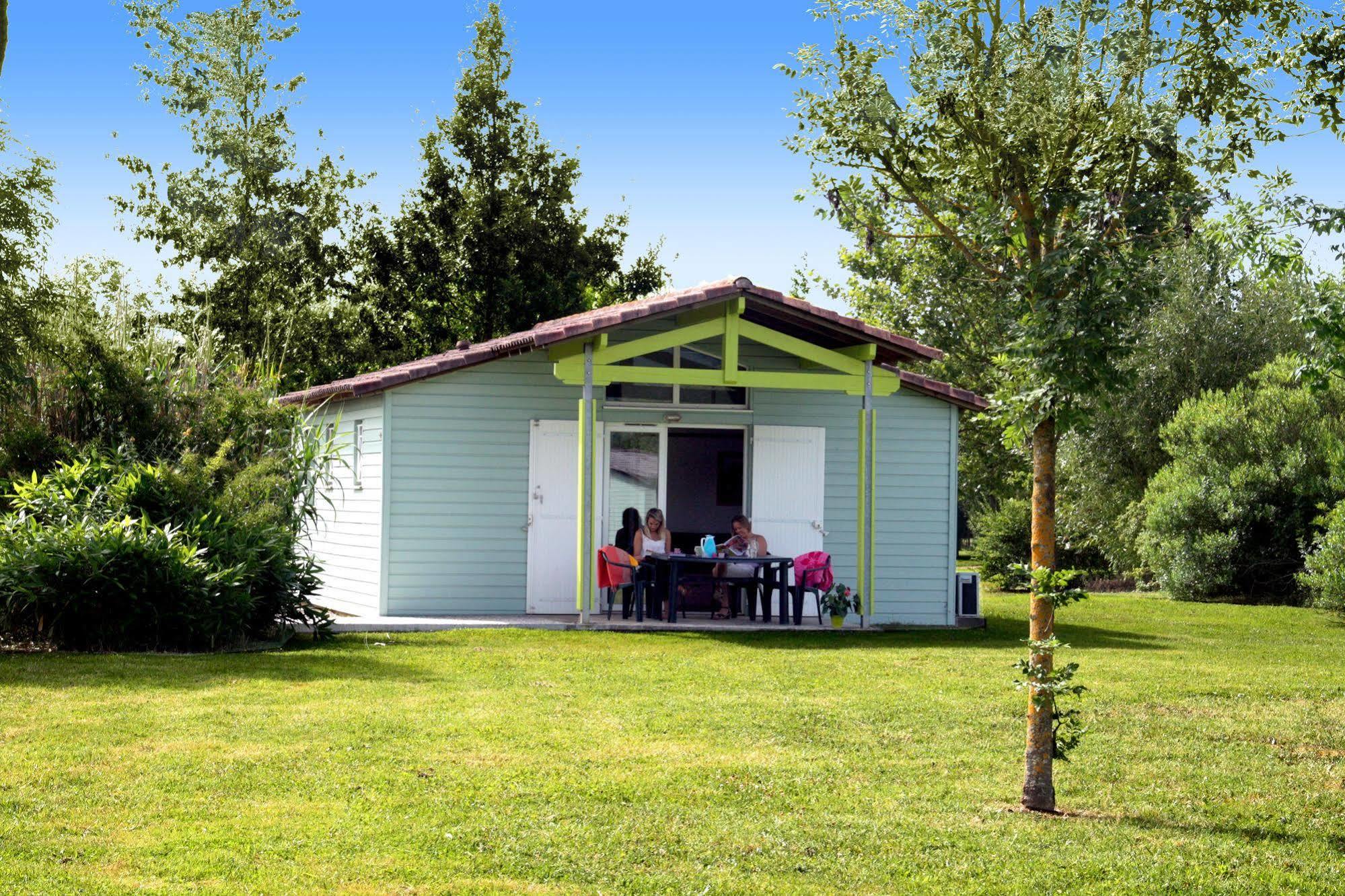 Lagrange Grand Bleu Vacances - Residence Port Lalande Castelmoron-sur-Lot Exterior foto