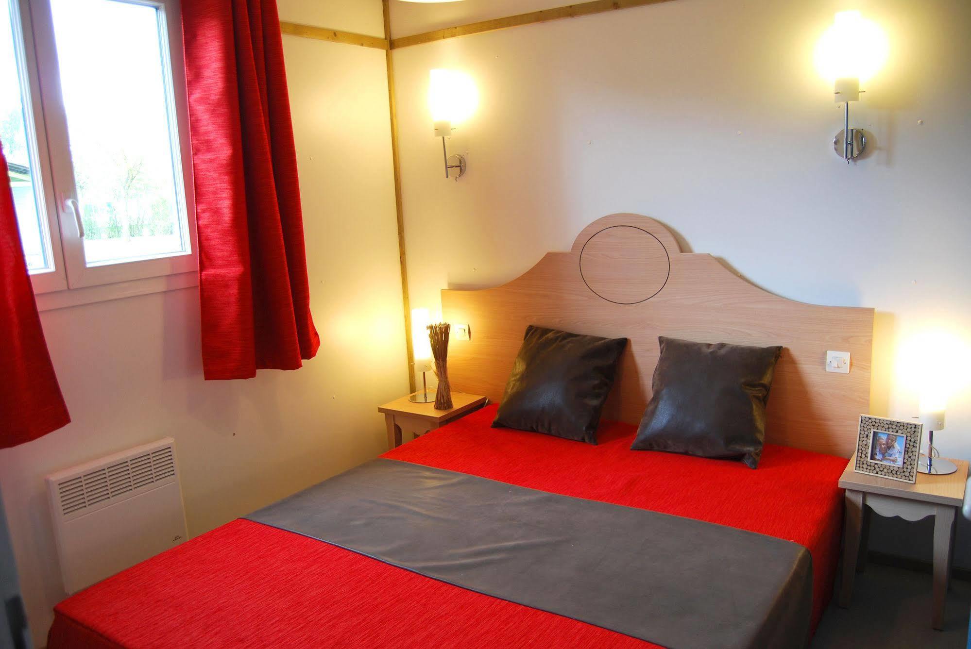 Lagrange Grand Bleu Vacances - Residence Port Lalande Castelmoron-sur-Lot Exterior foto