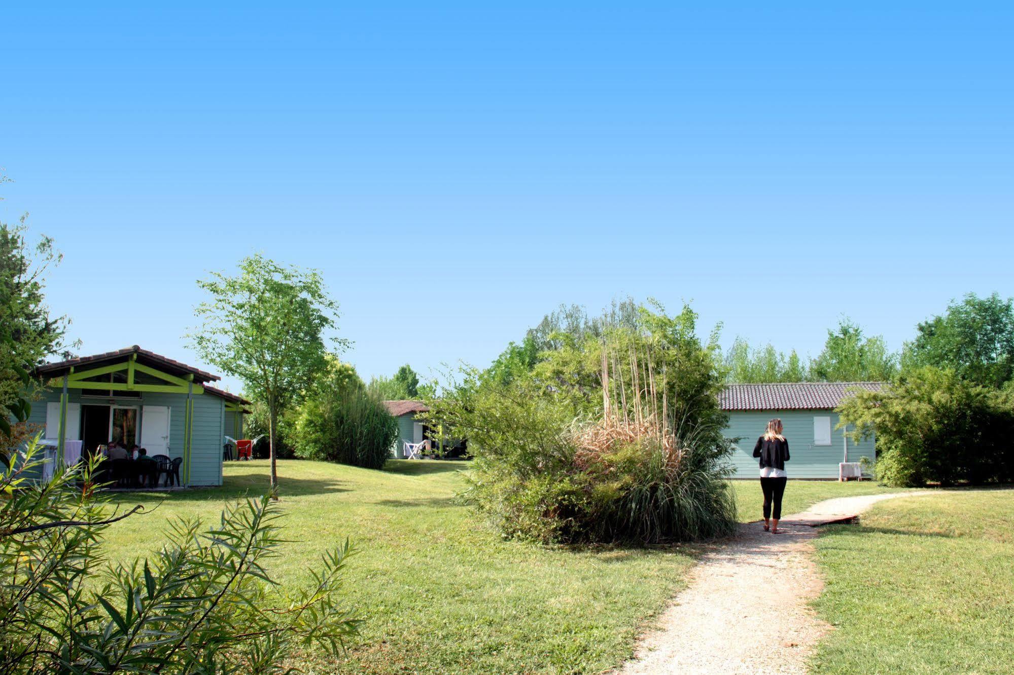 Lagrange Grand Bleu Vacances - Residence Port Lalande Castelmoron-sur-Lot Exterior foto